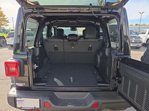 Black Clearcoat 2027 Jeep Wrangler Rubicon