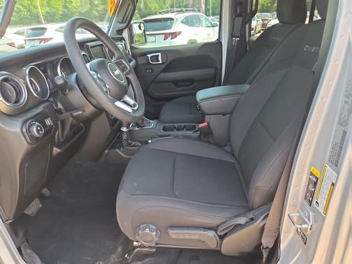 Silver Zynith Clearcoat 2023 Jeep Gladiator Overland