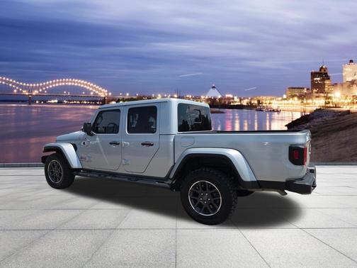 Silver Zynith Clearcoat 2023 Jeep Gladiator Overland