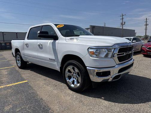 Bright White Clearcoat 2019 RAM 1500 Big Horn
