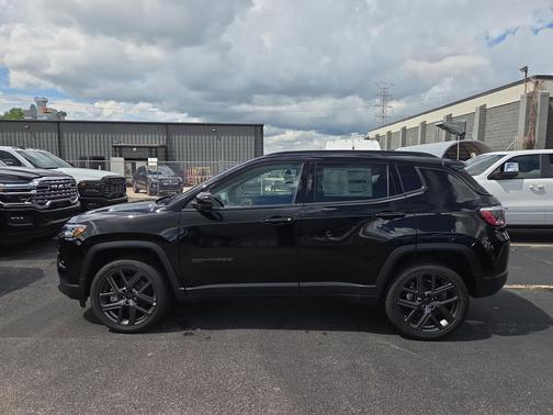 Diamond Black Crystal Pearlcoat 2026 Jeep Compass Limited