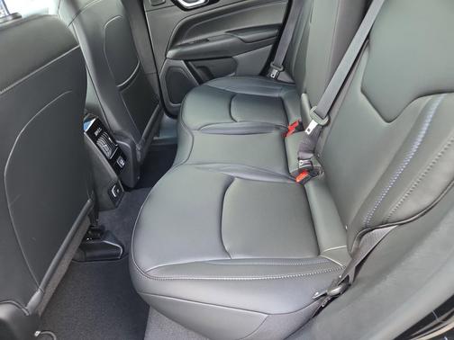 Diamond Black Crystal Pearlcoat 2026 Jeep Compass Limited