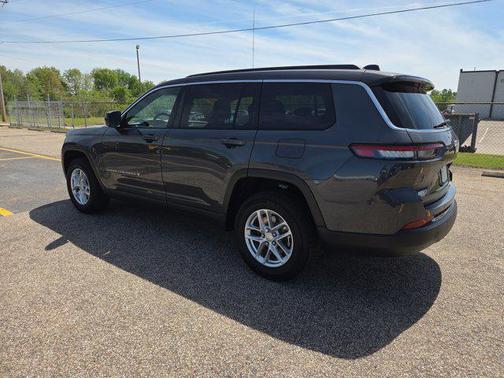 Baltic Gray Metallic Clearcoat 2025 Jeep Grand Cherokee L Laredo