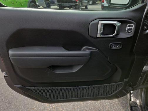 Granite Crystal Metallic Clearcoat 2026 Jeep Gladiator Sport S