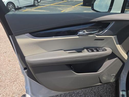 Crystal White Tricoat 2021 Cadillac XT6 Premium Luxury FWD