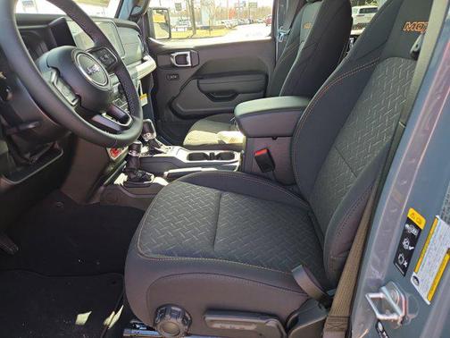 2026 Jeep Gladiator Mojave 4x4