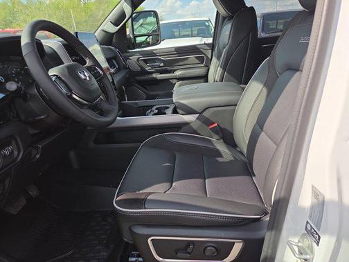 Bright White Clearcoat 2026 RAM 1500 Laramie