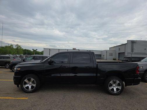 Diamond Black Crystal Pearlcoat 2025 RAM 1500 Tradesman