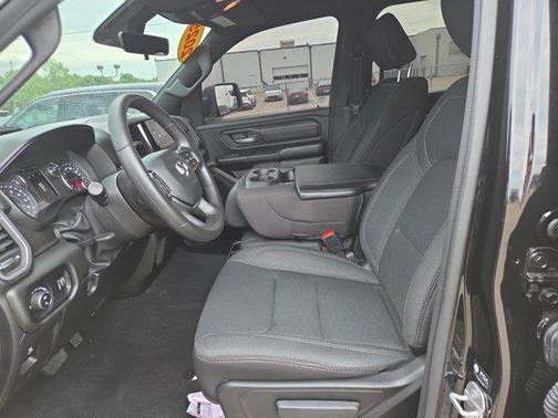 Diamond Black Crystal Pearlcoat 2025 RAM 1500 Tradesman