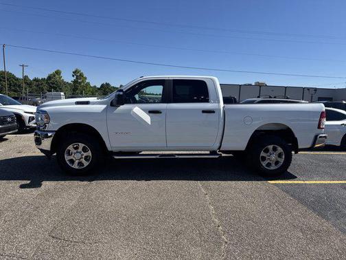 Bright White Clearcoat 2024 RAM 2500 Big Horn Crew Cab 4x4 6'4' Box