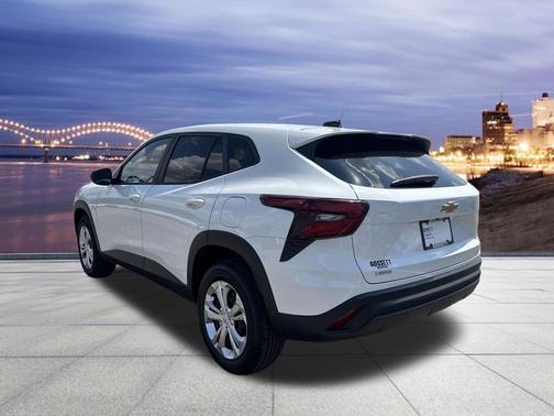 Summit White 2025 Chevrolet Trax LS
