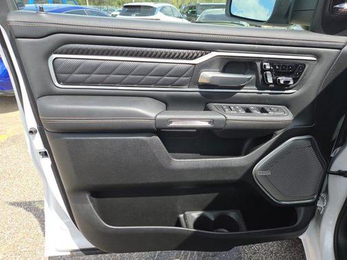 Ivory White Tri-Coat Pearlcoat 2026 RAM 1500 ST