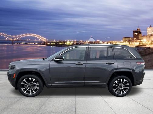 Baltic Gray Metallic Clearcoat 2022 Jeep Grand Cherokee Overland