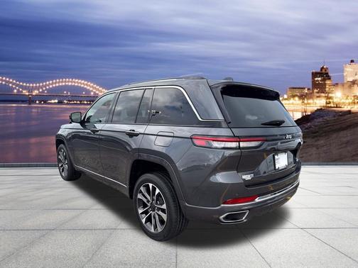 Baltic Gray Metallic Clearcoat 2022 Jeep Grand Cherokee Overland