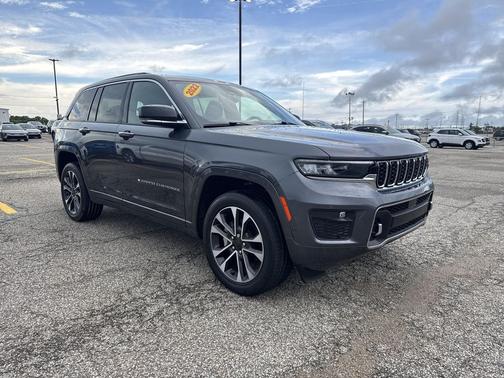 Baltic Gray Metallic Clearcoat 2022 Jeep Grand Cherokee Overland
