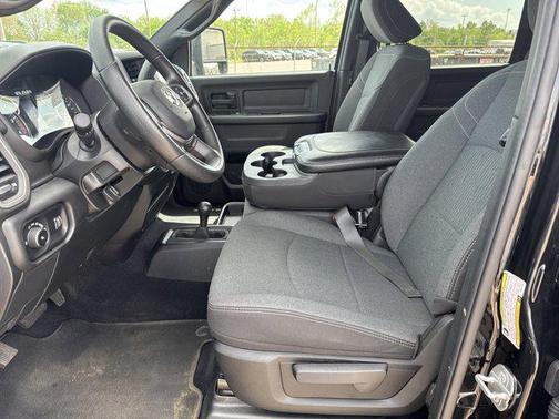 2024 RAM 2500 Tradesman Crew Cab 4x4 6'4' Box