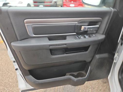 2024 RAM 1500 Classic Warlock Crew Cab 4x4 5'7' Box