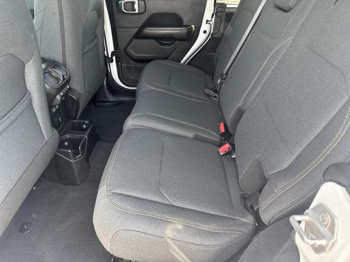 Bright White Clearcoat 2025 Jeep Wrangler 4-Door Sahara 4x4