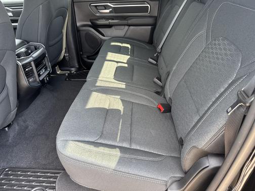 Diamond Black Crystal Pearlcoat 2026 RAM 1500 Big Horn/Lone Star