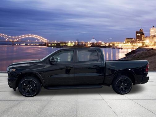 Diamond Black Crystal Pearlcoat 2026 RAM 1500 Big Horn/Lone Star