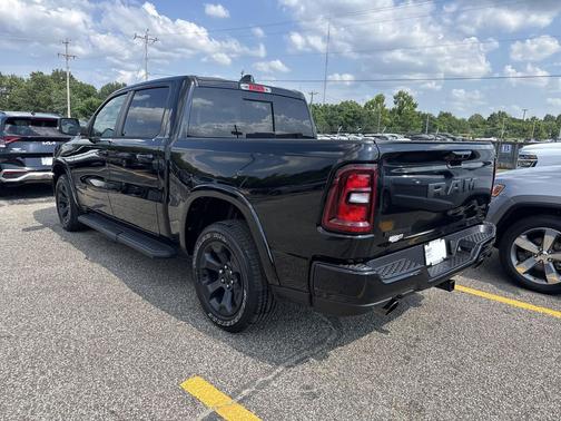 Diamond Black Crystal Pearlcoat 2026 RAM 1500 Big Horn/Lone Star