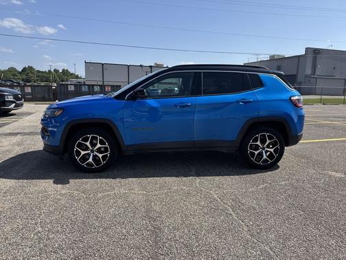 Hydro Blue Pearlcoat 2025 Jeep Compass Limited