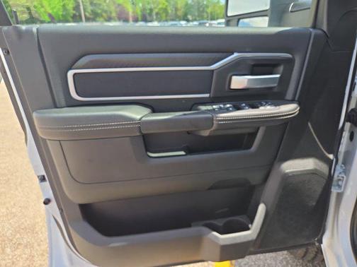 Bright White Clearcoat 2025 RAM 2500 Big Horn Crew Cab 4x4 6'4' Box