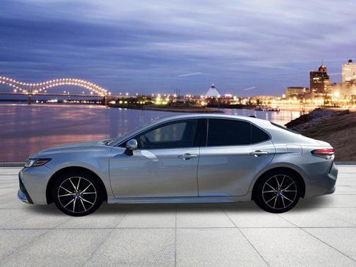 Celestial Silver Metallic 2022 Toyota Camry XSE