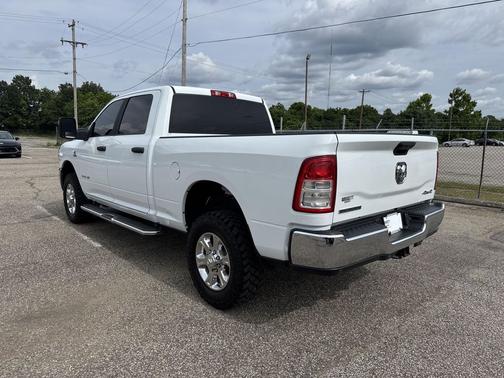 Bright White Clearcoat 2024 RAM 2500 Big Horn Crew Cab 4x4 6'4' Box