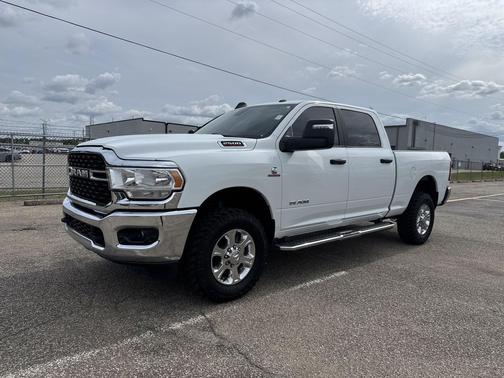 Bright White Clearcoat 2024 RAM 2500 Big Horn Crew Cab 4x4 6'4' Box