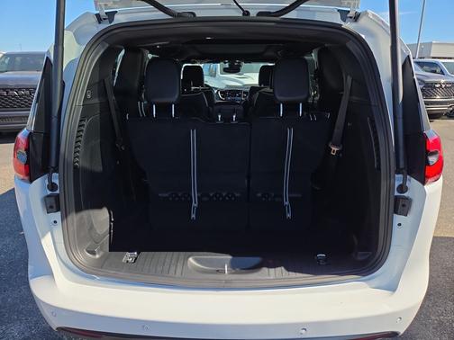 Bright White Clearcoat 2027 Chrysler Pacifica Limited