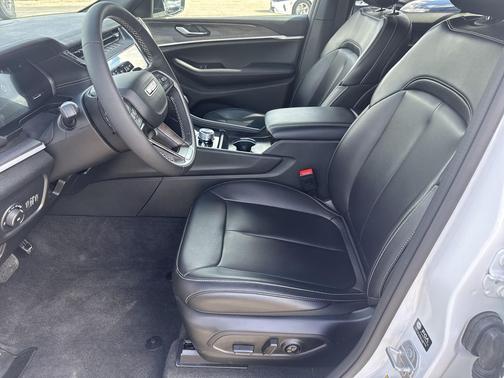 Bright White Clearcoat 2026 Jeep Grand Cherokee Limited