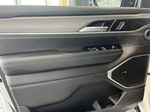 2025 Jeep Wagoneer L Series I 4x2