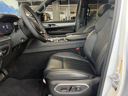 2025 Jeep Wagoneer L Series I 4x2