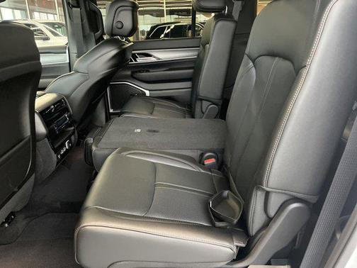 2025 Jeep Wagoneer L Series I 4x2