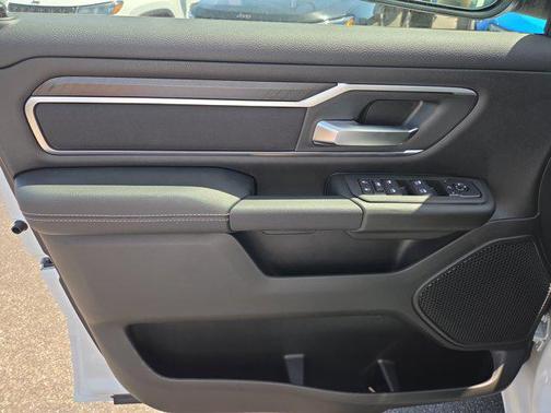Bright White Clearcoat 2026 RAM 1500 Big Horn/Lone Star