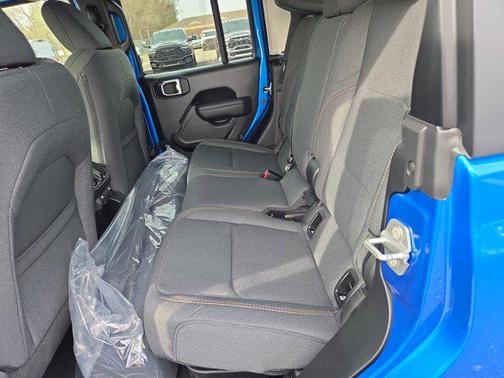 2026 Jeep Gladiator Willys 4x4