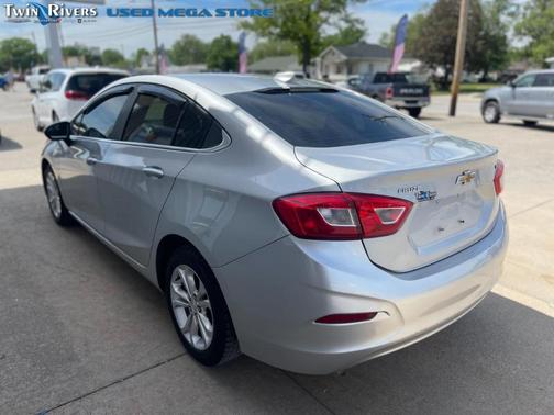 Photo 5 of 20 of 2019 Chevrolet Cruze LT
