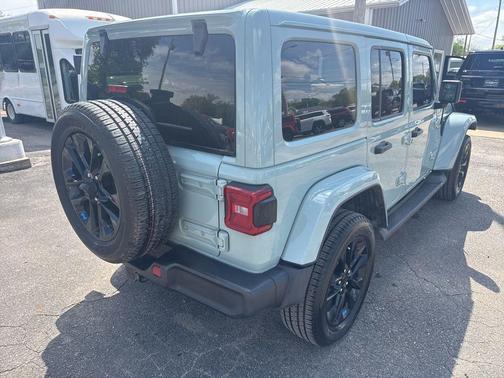 Earl Clearcoat 2023 Jeep Wrangler 4xe Sahara