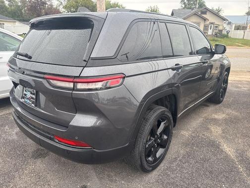 2022 Jeep Grand Cherokee Altitude
