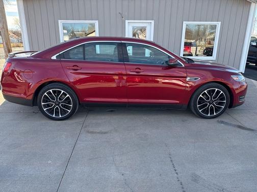 2018 Ford Taurus SEL