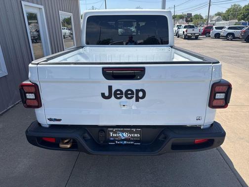 Bright White Clearcoat 2026 Jeep Gladiator 85th Anniversary Edition