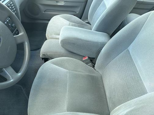 2004 Ford Taurus SES