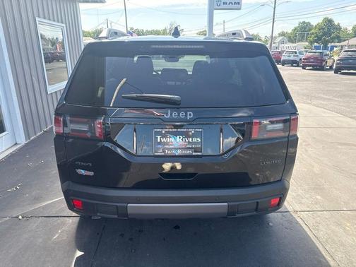 Diamond Black 2026 Jeep Cherokee LAREDO/LIMITED