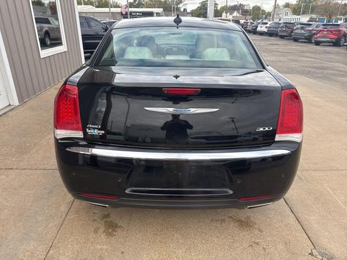 2021 Chrysler 300 Touring