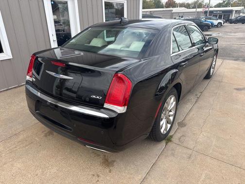 2021 Chrysler 300 Touring