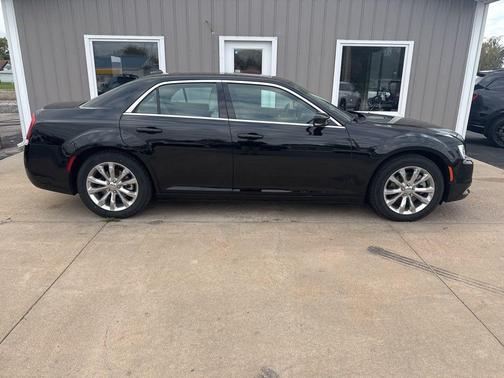 2021 Chrysler 300 Touring