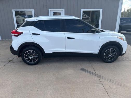 2019 Nissan Kicks S