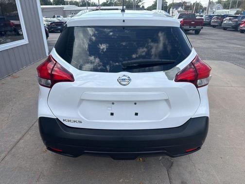 2019 Nissan Kicks S