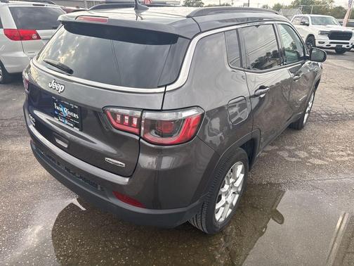 2022 Jeep Compass Latitude Lux